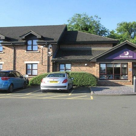 Premier Inn Premier Inn Уелингбъро Екстериор снимка