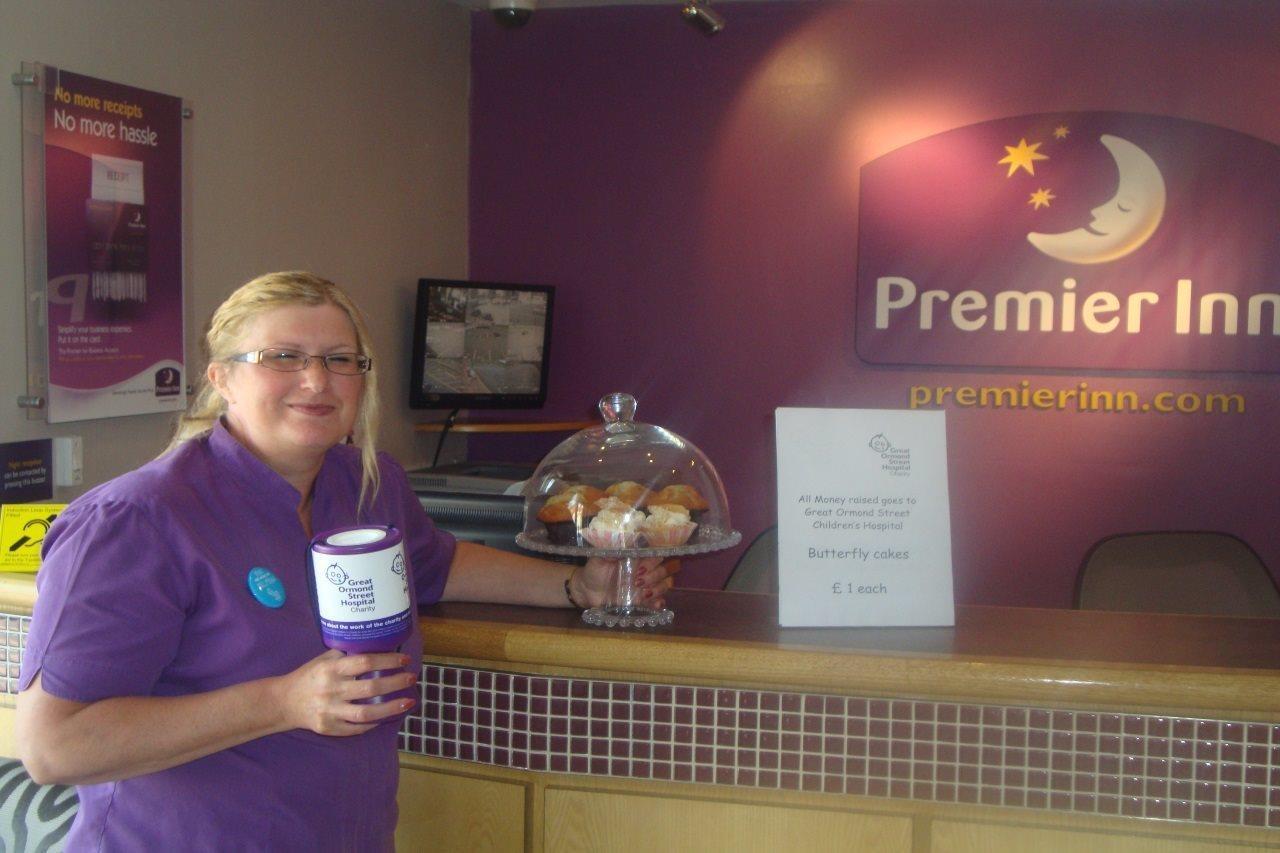 Premier Inn Premier Inn Уелингбъро Екстериор снимка