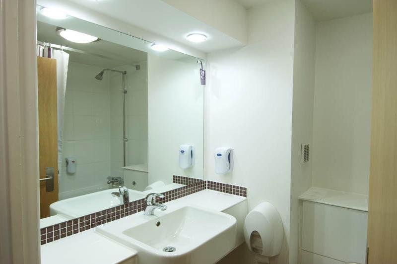 Premier Inn Premier Inn Уелингбъро Екстериор снимка