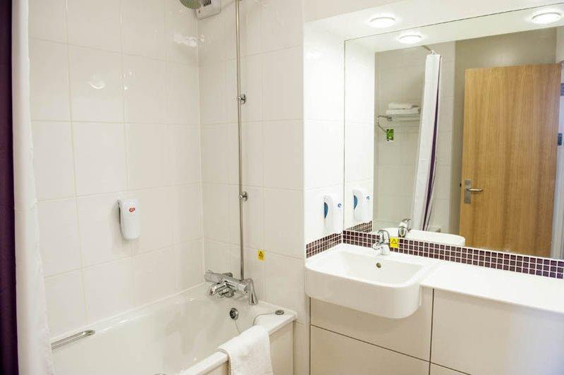 Premier Inn Premier Inn Уелингбъро Екстериор снимка